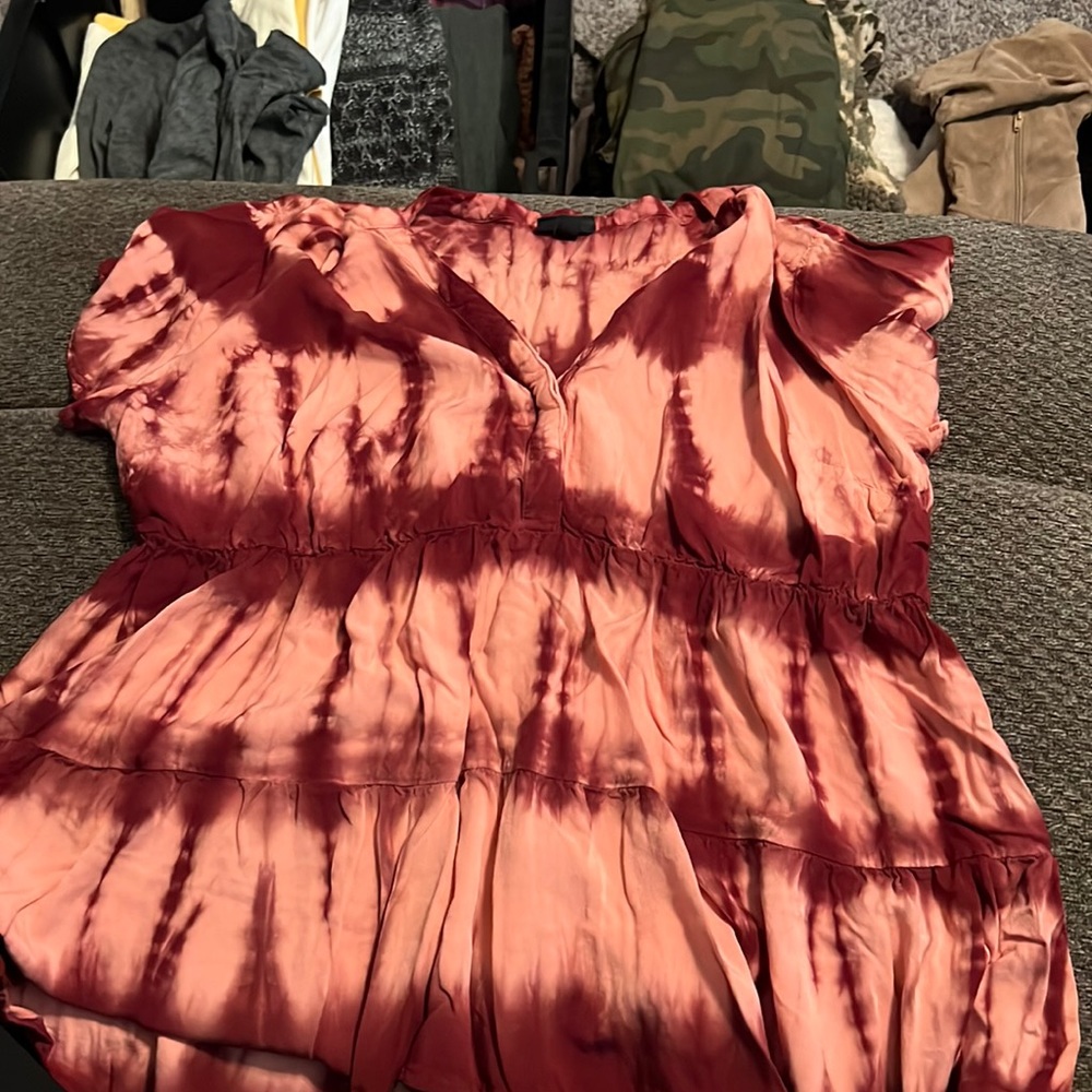 Tie-die flowey tee.